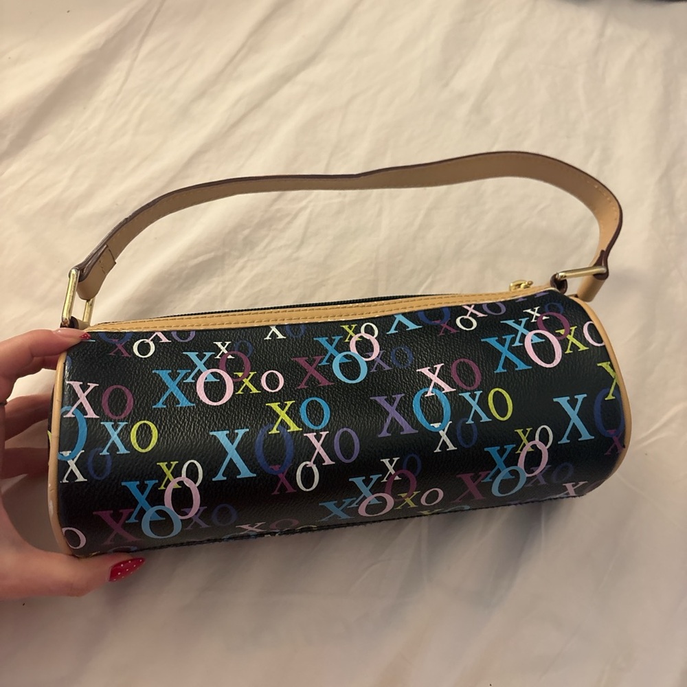 Multicolor XO Pattern Barrel Shoulder Bag - Black